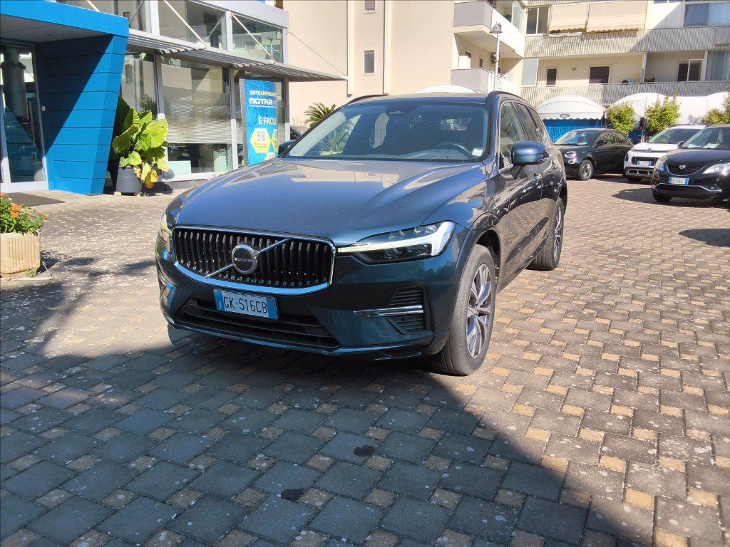 VOLVO XC60 2.0 b4 Momentum auto